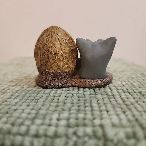 Shade Tree Creations Cat Nut Figurine #415 Funny Cat & Walnut Gift Decor 2" Tall - Picture 4 of 5